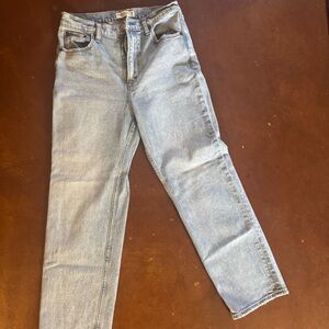 ABERCROMBIE. Ankle straight, extra high rise jeans. Size 8